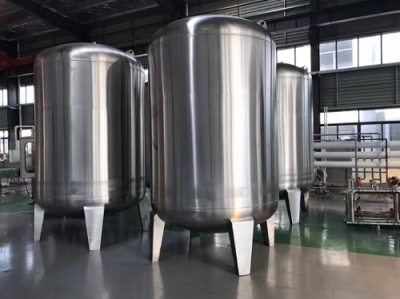 Bồn áp lực inox 304 chuyên dùng để lọc nước, loại bỏ các tạp chất có trong nước